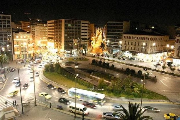 Ομόνοια: Πτώση-μυστήριο Αλβανού από τον πέμπτο όροφο ξενοδοχείου